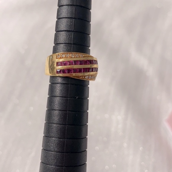 BN Solid 18k Gold, Rubys and Diamonds Ring - Picture 6 of 11
